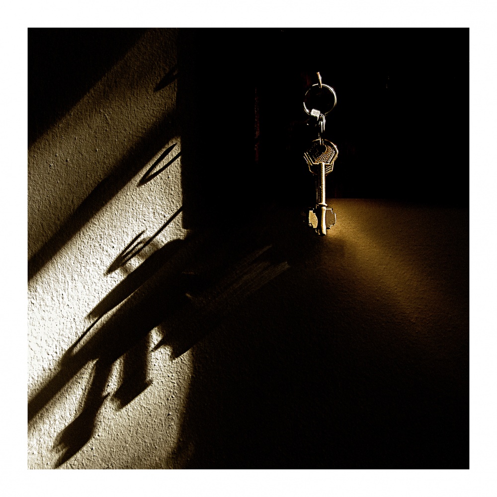 "Cerrar las sombras y abrir las luces" de Rafa Lanuza