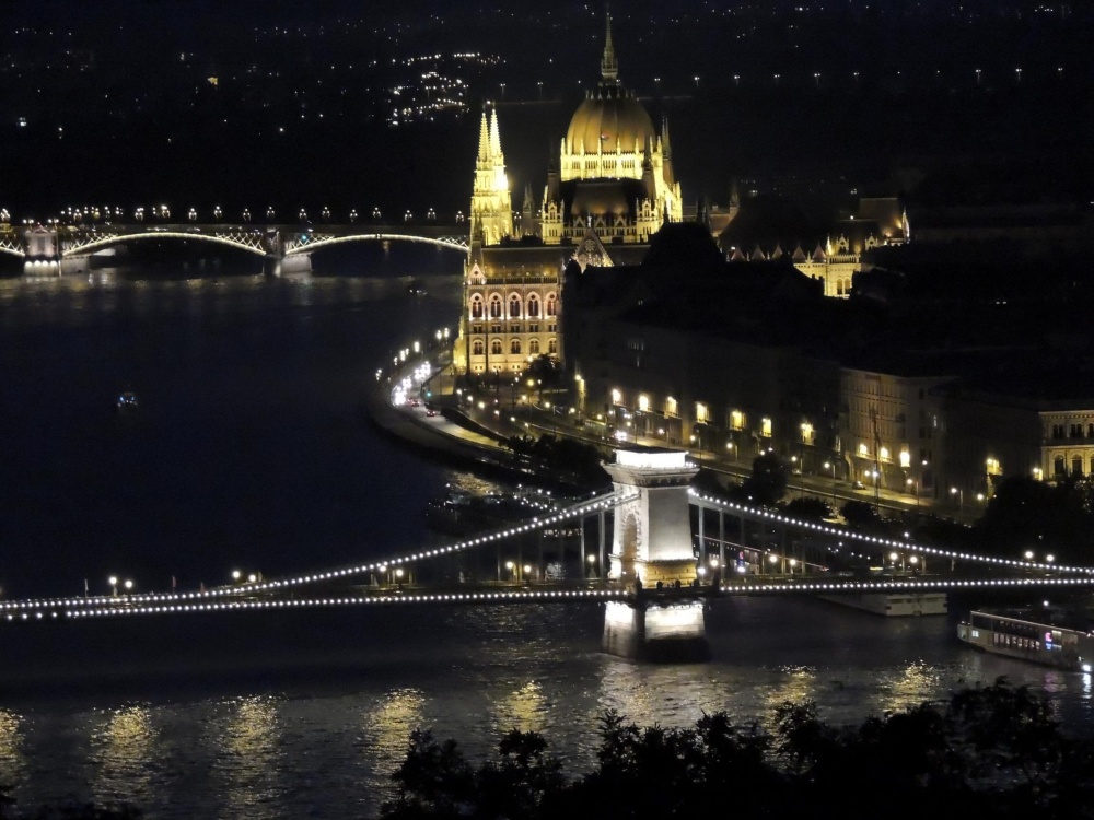 "Noche en Budapest" de Guillermo Friedrich
