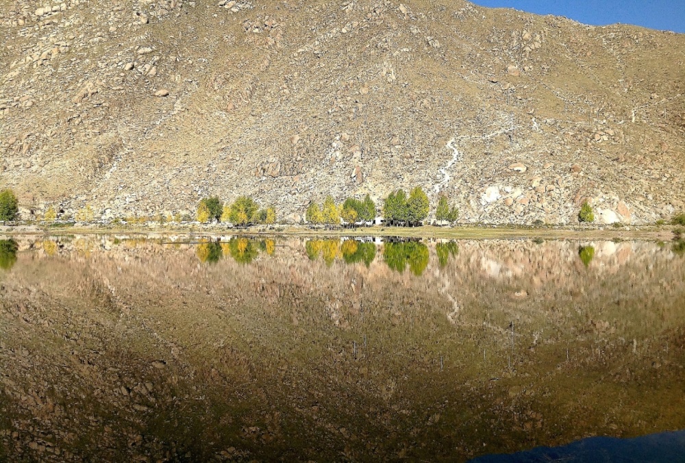 "Valle de Lhasa reflejos." de Mara Cristina Toubes