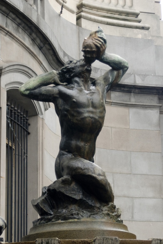 "vieja estatua" de Ricardo Clodomiro Torres