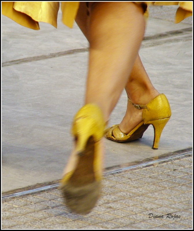 "Yellow dance" de Diana Rojas