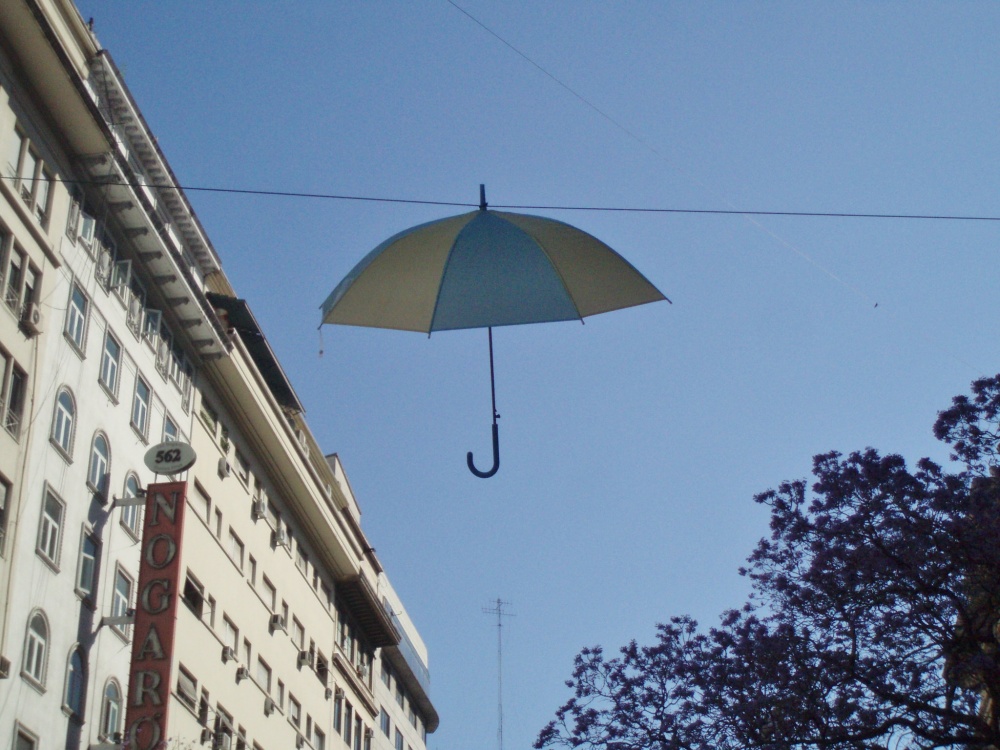 "Umbrella" de Alejandra Gientikis Tarantino
