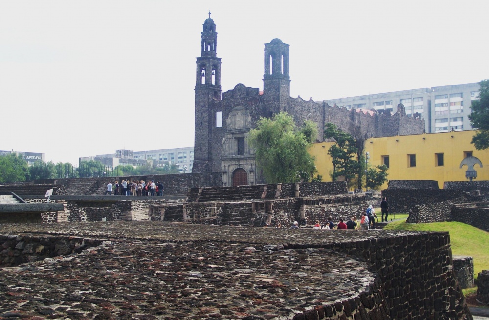 "Plaza de las tres culturas, Mexico DF" de Jos Luis Mansur