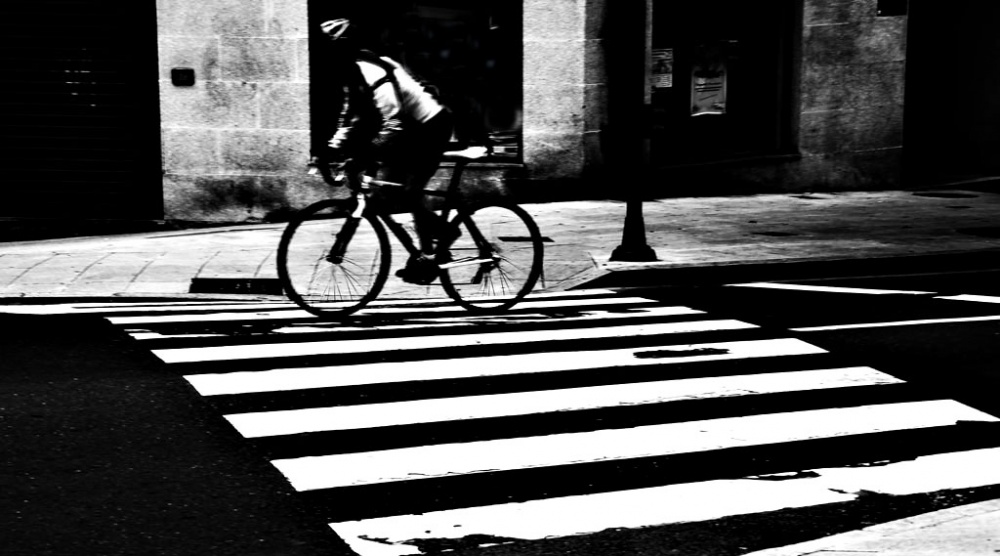 "Ciclista y cebra." de Felipe Martnez Prez