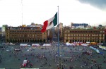 Alta en el cielo, la bandera de Mexico