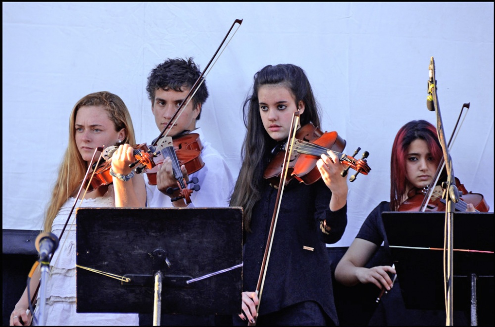 "violinistas y sus miradas" de Jorge Vicente Molinari