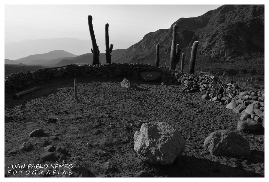 "Corral en el puesto El Rodeo (3000 msnm)" de Juan P. Nemec