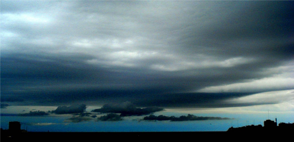 "nubes de tormenta" de Ernesto Grun
