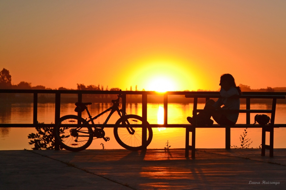 "La mujer y su bicicleta" de Laura Noem Huizenga