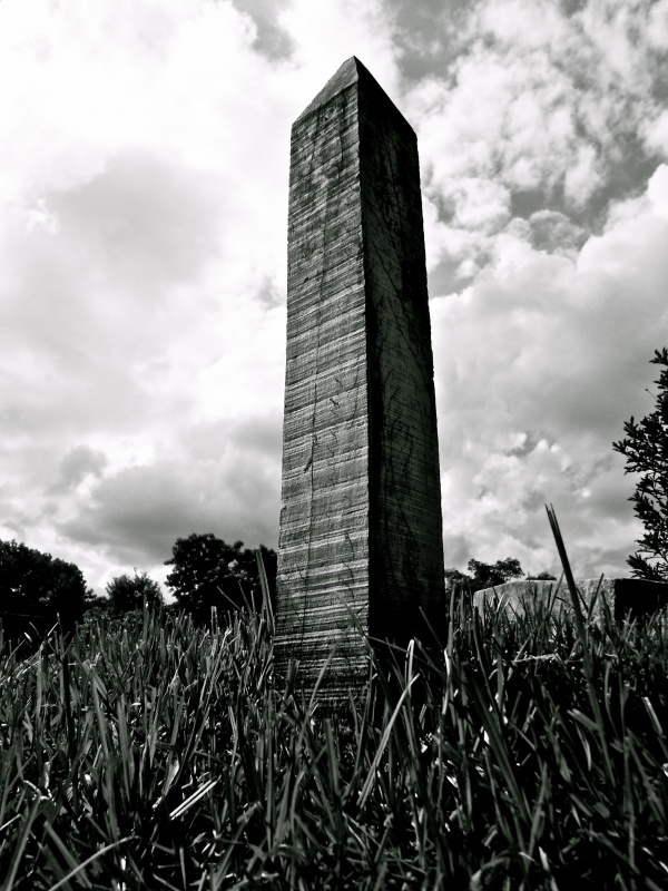 "Obelisco" de Monika Hupperich