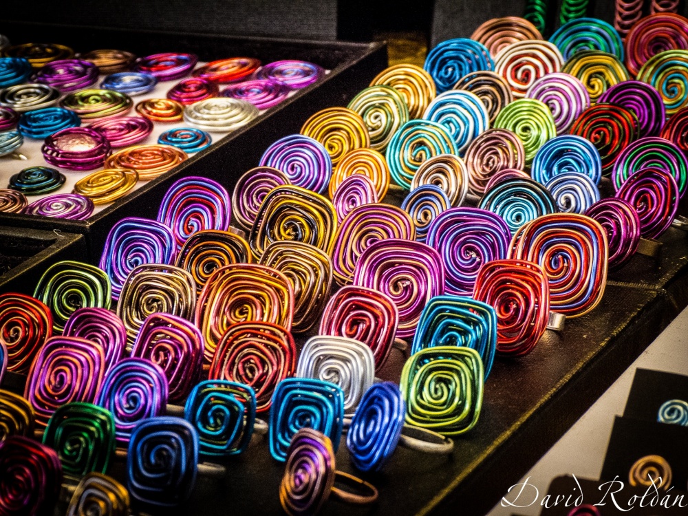 "Remolins multicolor" de David Roldn
