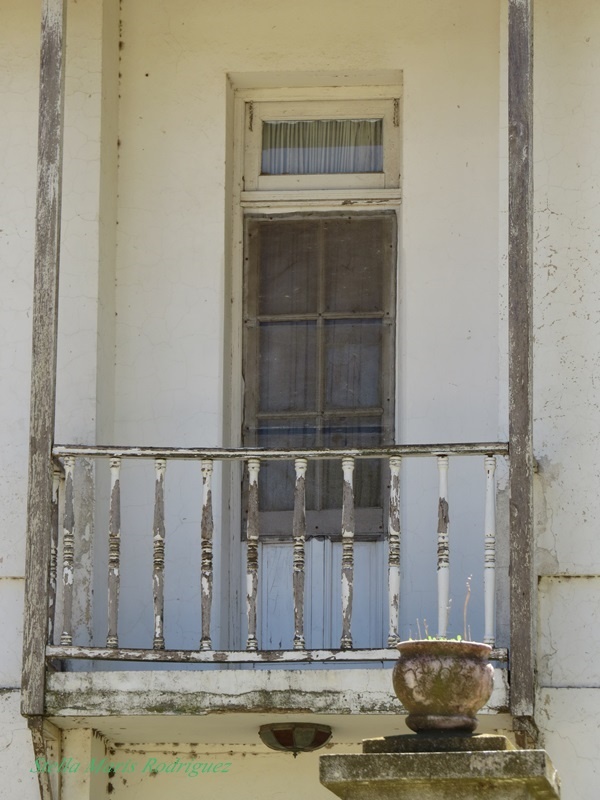 "` Antigua ventana con balcn `" de Stella Maris Rodriguez