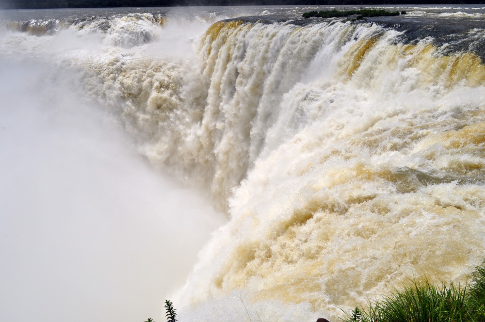 "Iguaz:Agua Grande!!!" de Silvia Emilia Guerra