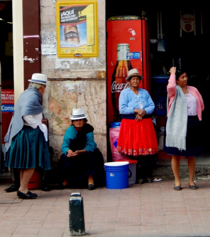 "Mujeres de Cuenca, Ecuador" de Luis Alberto Salvarezza