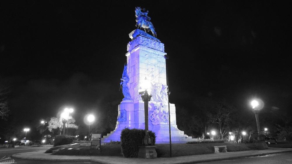 "Monumento azul" de Sebastin Snchez