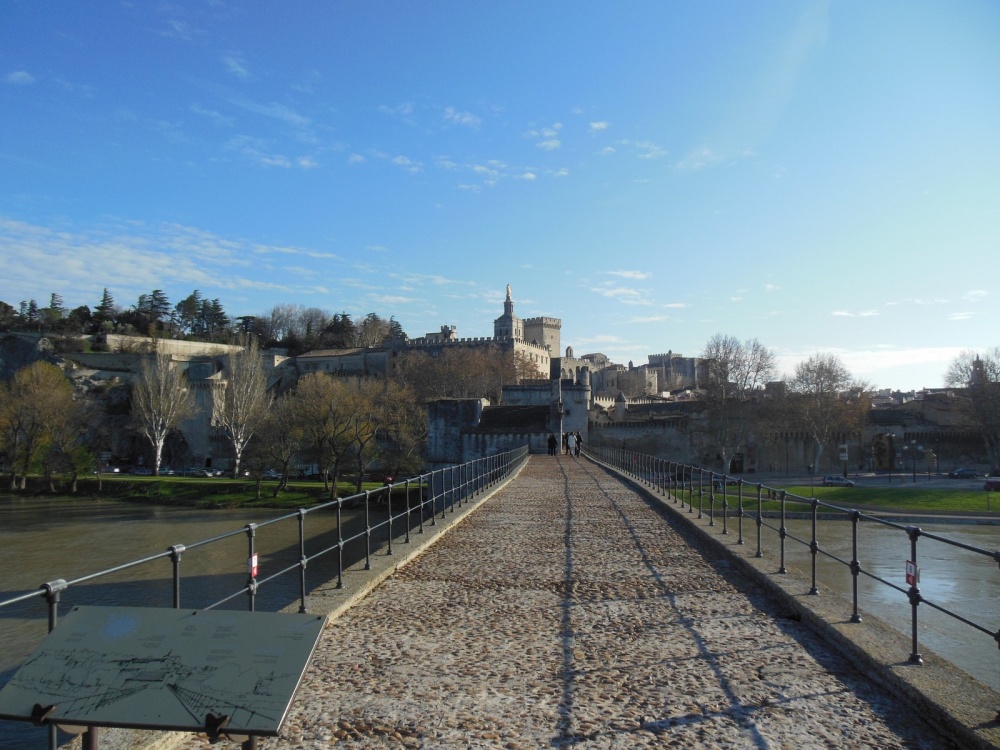 "Sobre el puente de Avignon" de Mara Ins Hempe