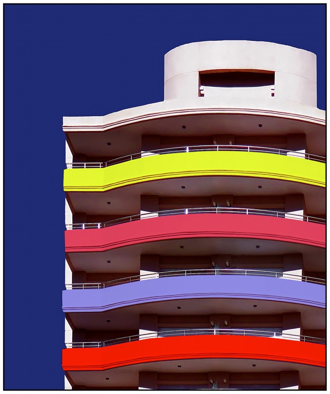 "Edificio Arco Iris" de Juan Carlos Demasi