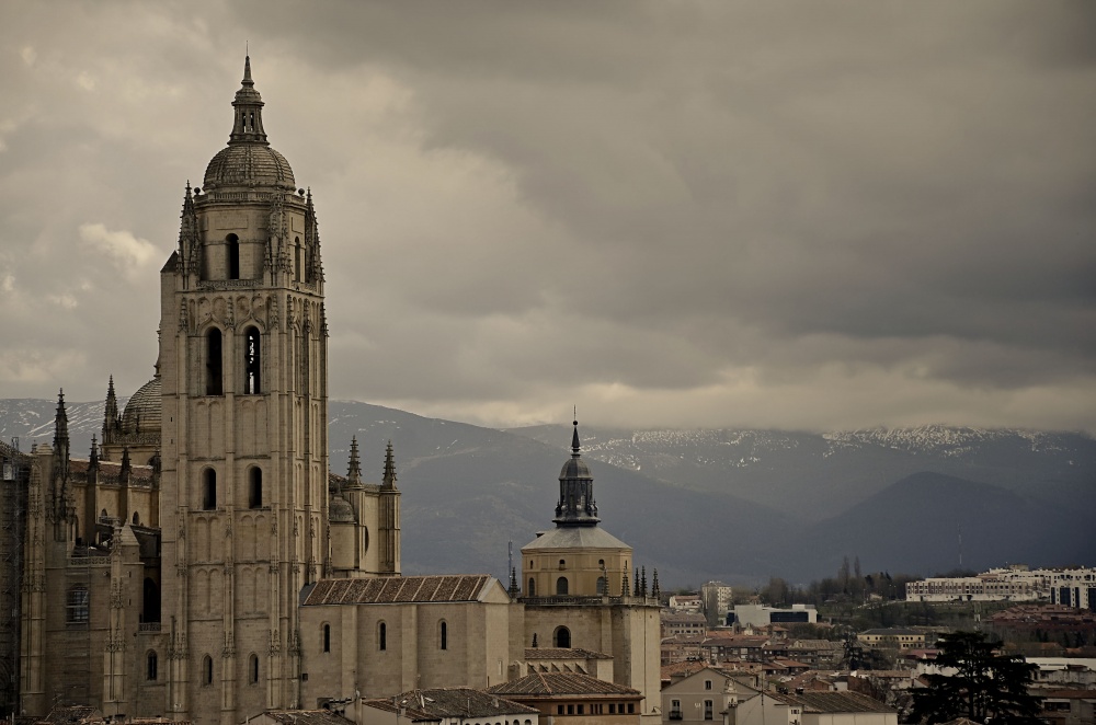 "Tormenta en Segovia" de Viviana Genta