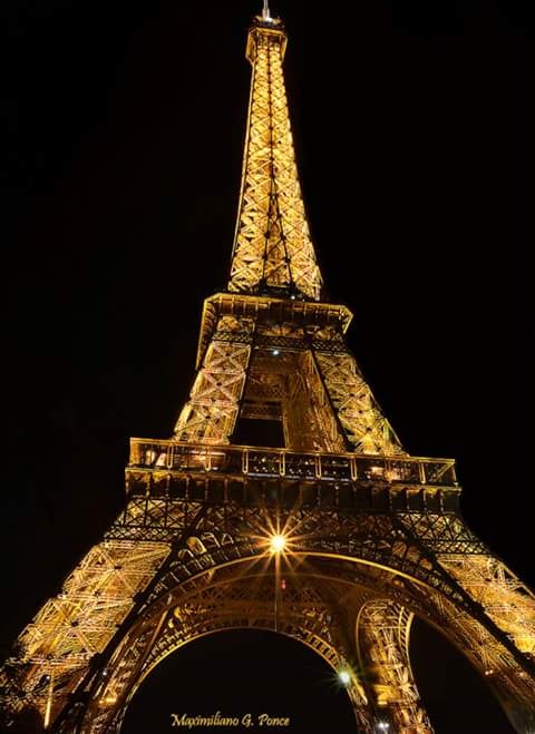 "Tour Eiffel" de Maximiliano Gabriel Ponce (max)