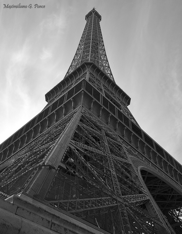 "Tour Eiffel II" de Maximiliano Gabriel Ponce (max)