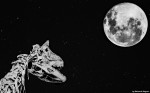 Dinosaurio aullando a la luna
