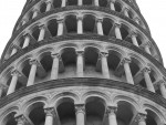 Detalles de la Torre de Pisa en ByN