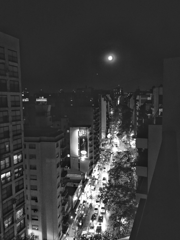 "at night" de Estanislao de Olmos