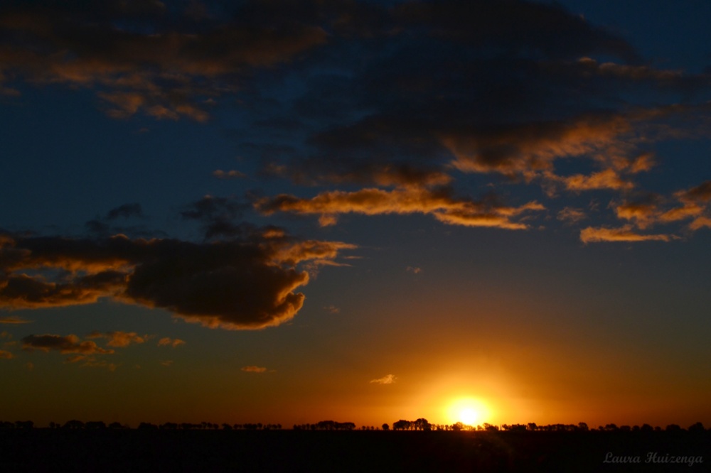 "S�, otro atardecer." de Laura Noem� Huizenga