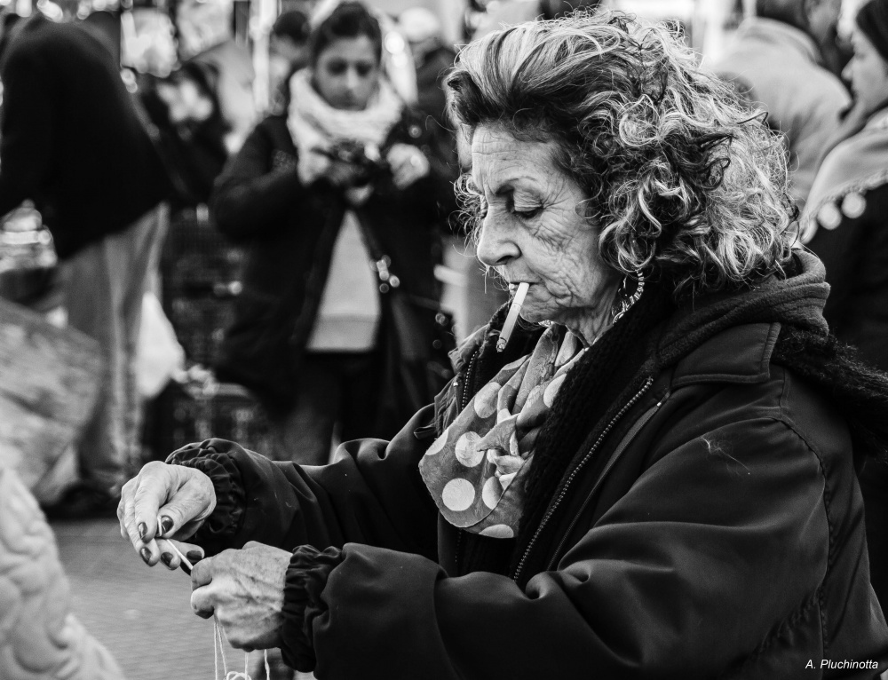"La seora, el cigarrillo y la fotgrafa" de Andrs Pluchinotta