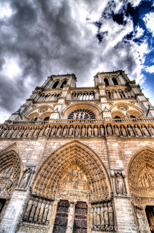 "imposing Notre Dame" de David Roldn