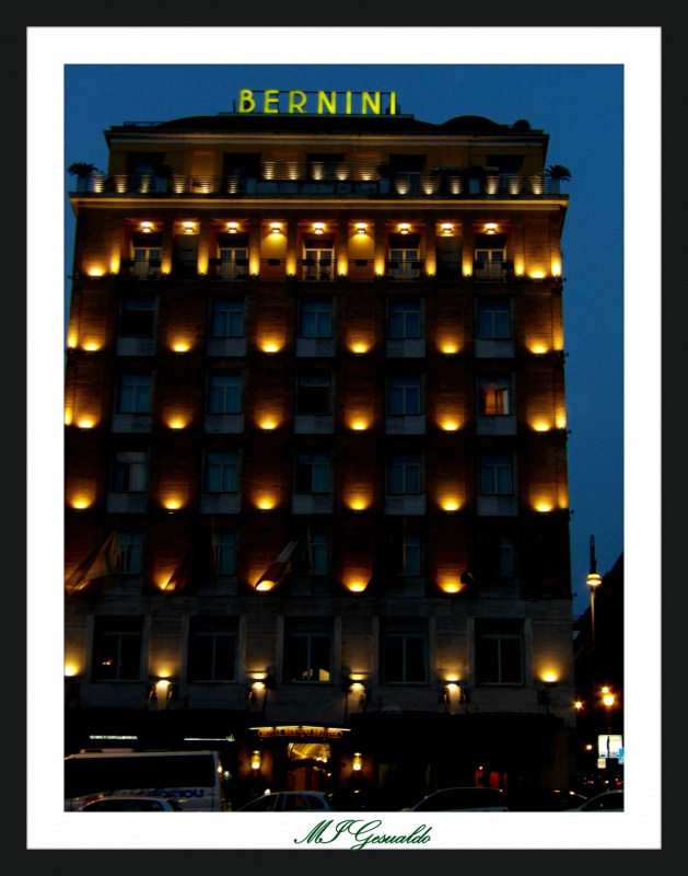 "Hotel Bernini iluminado" de Margarita Gesualdo (marga)
