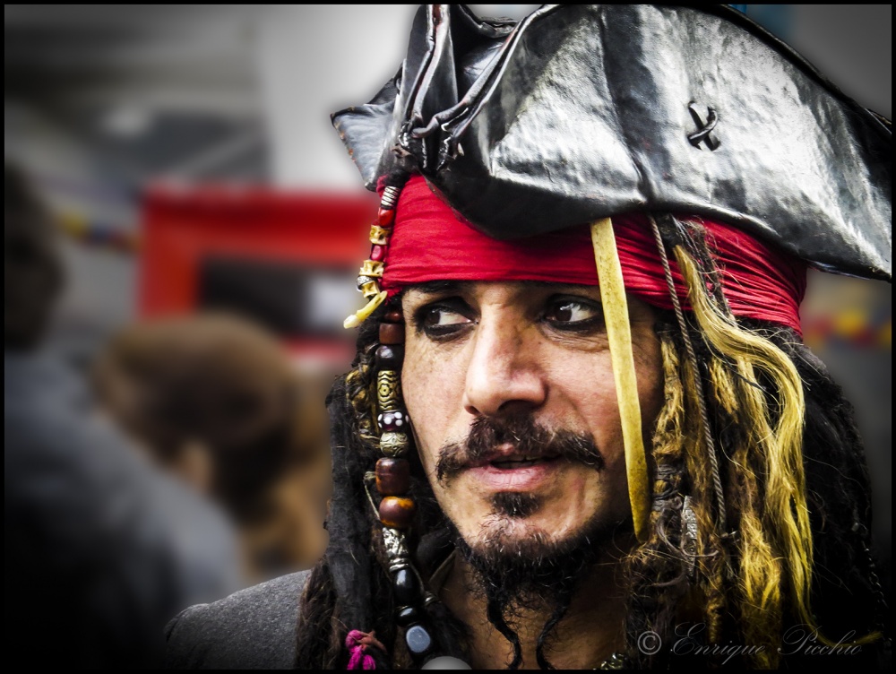 "La mirada del pirata..." de Enrique M. Picchio ( Pem )