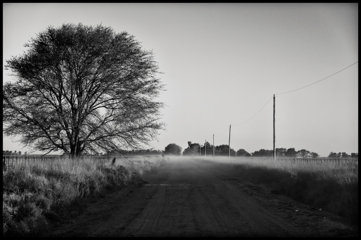 "Por un camino rural" de Carlos Larandaburu