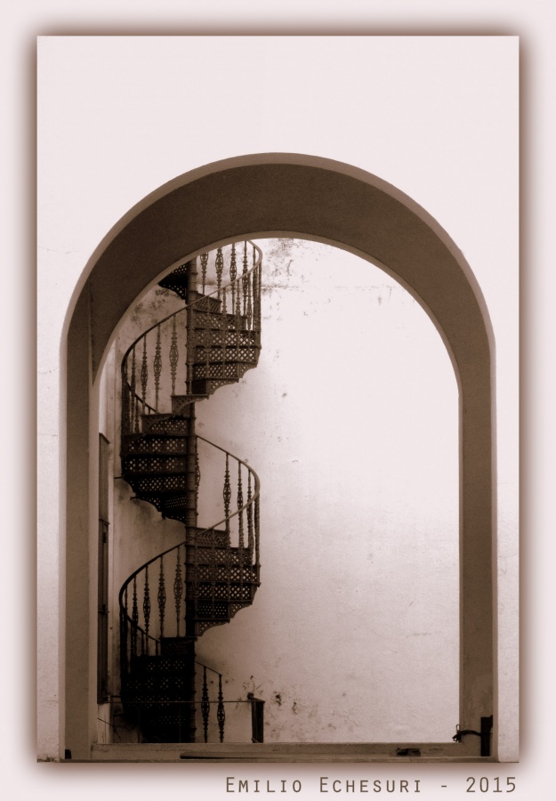 "La escalera (II)" de Emilio Echesuri