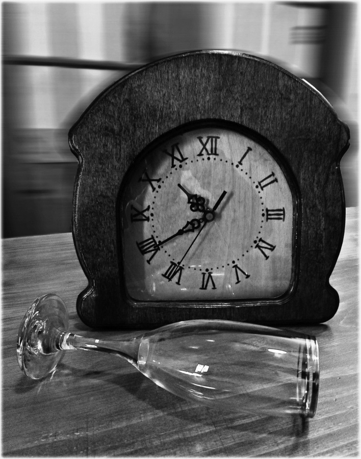 "Tras el reloj" de Cesar Muoz