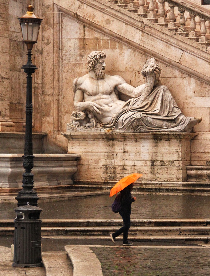 "Llueve en Roma" de Mario Abad