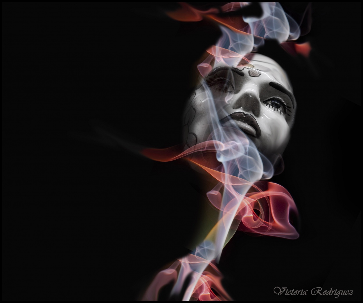 "Hay humo en tus ojos..." de Victoria Elisa Rodriguez