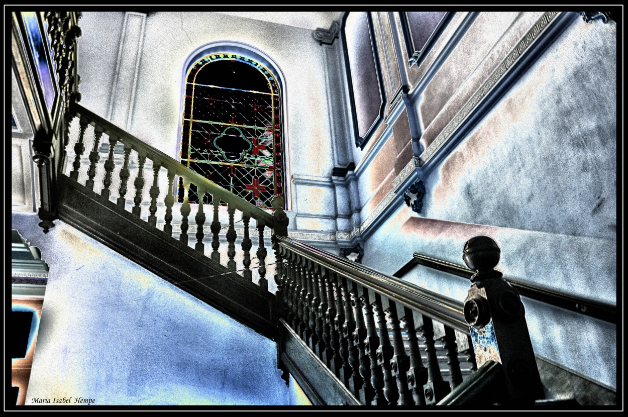 "Escaleras arriba..." de Maria Isabel Hempe