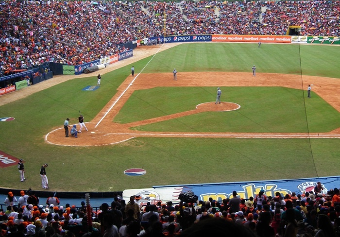 "`Baseball Games in Maracaibo, Venezuela`" de Danny Mclean