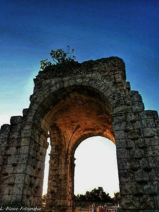 "Arco romano de Cparra" de Luis Blasco Martin