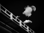 La luna sobre el puente