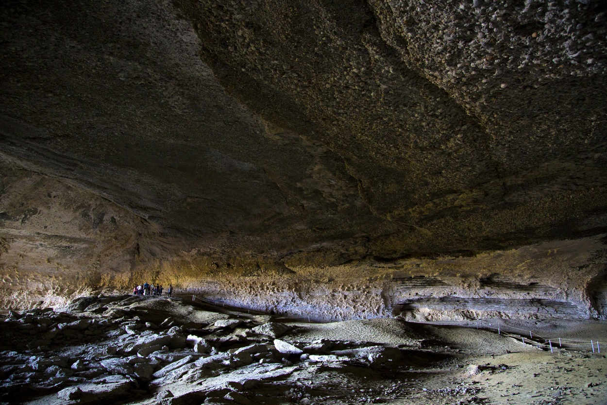 "La Cueva del Milodn - Parque Torres del Paine" de Gustavo Acosta