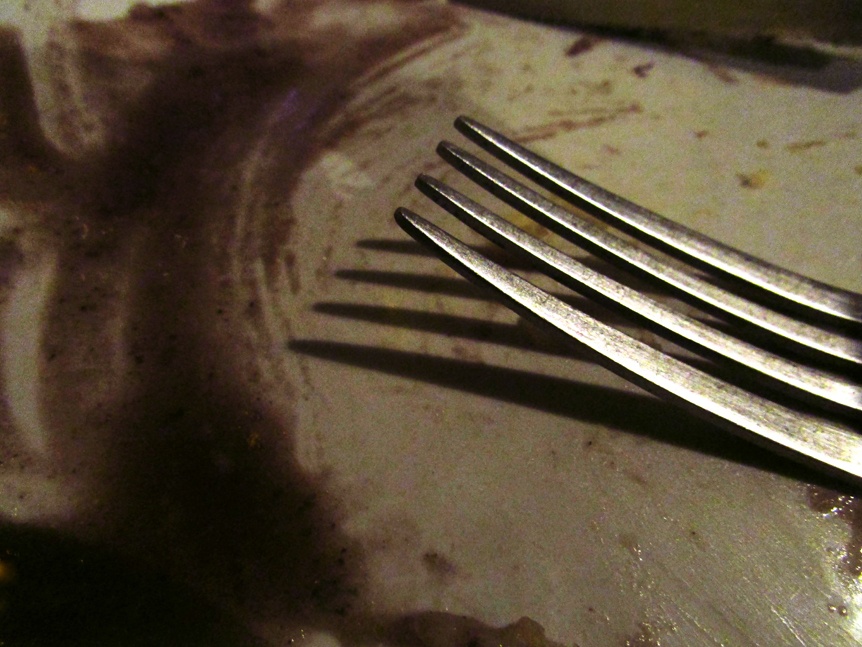"los restos de una cena" de Jorge Mariscotti (piti)