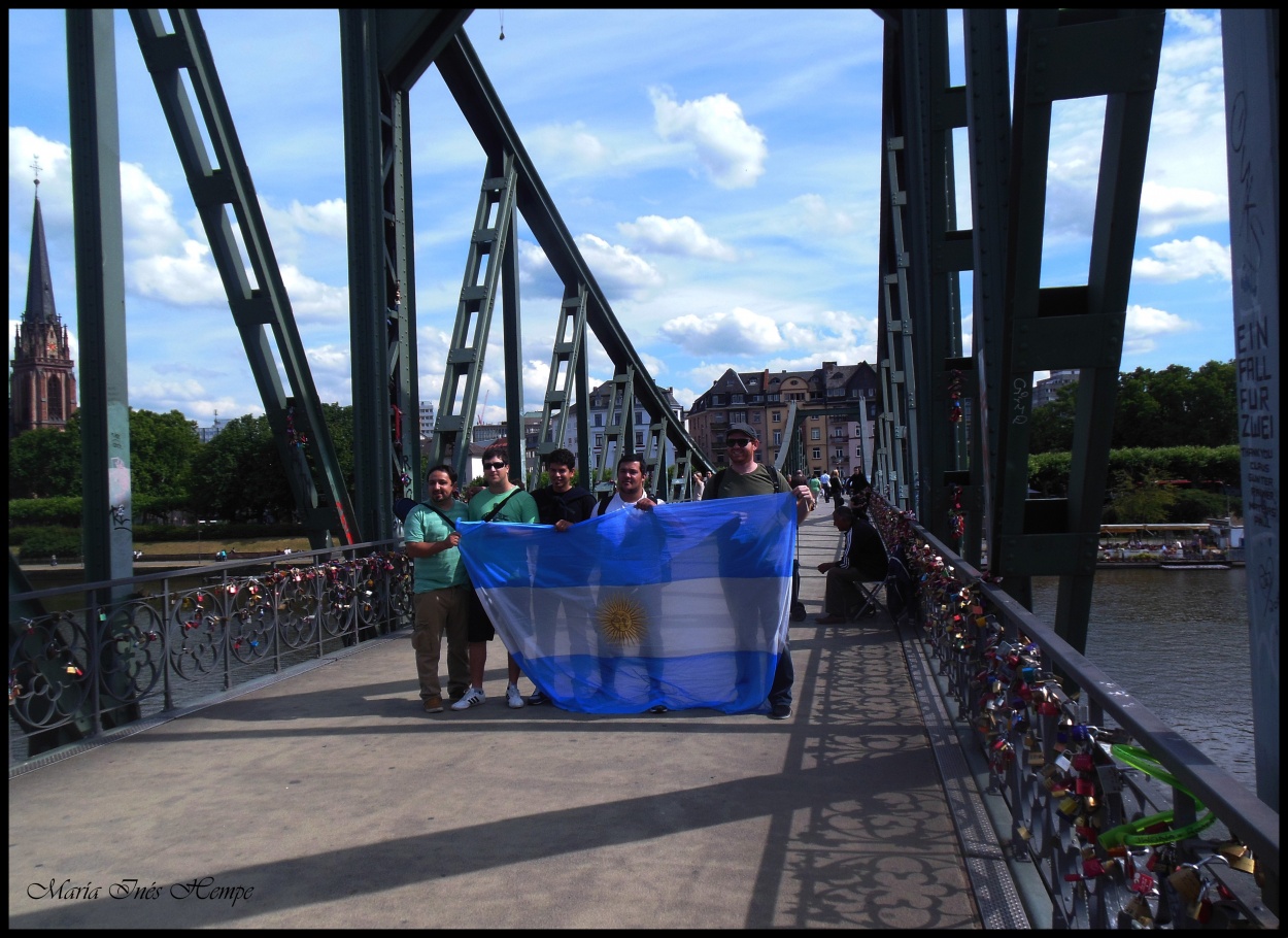 "Jvenes argentinos en Frankfurt" de Mara Ins Hempe