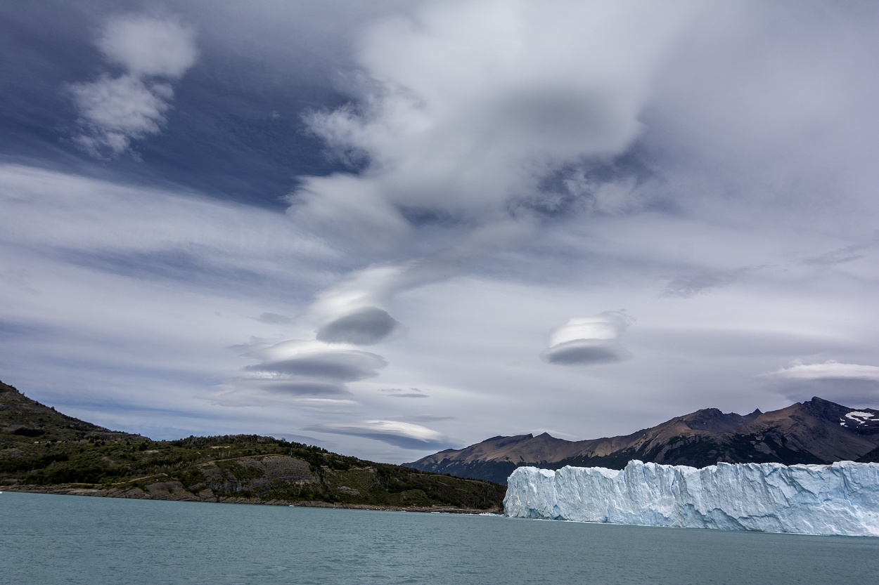 "el Glaciar y sus nubes" de Jose Luis Anania