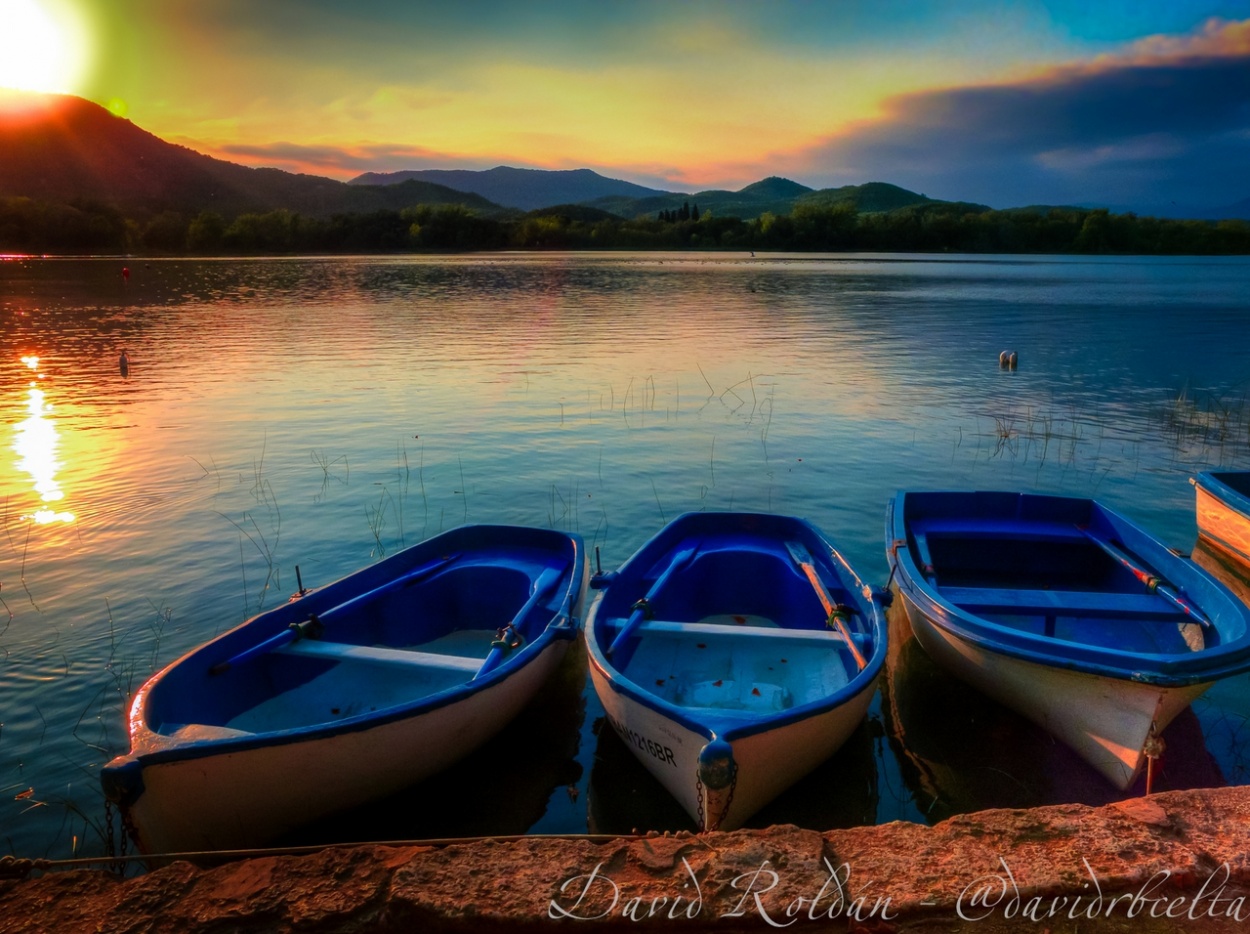 "three boats sunset" de David Roldn
