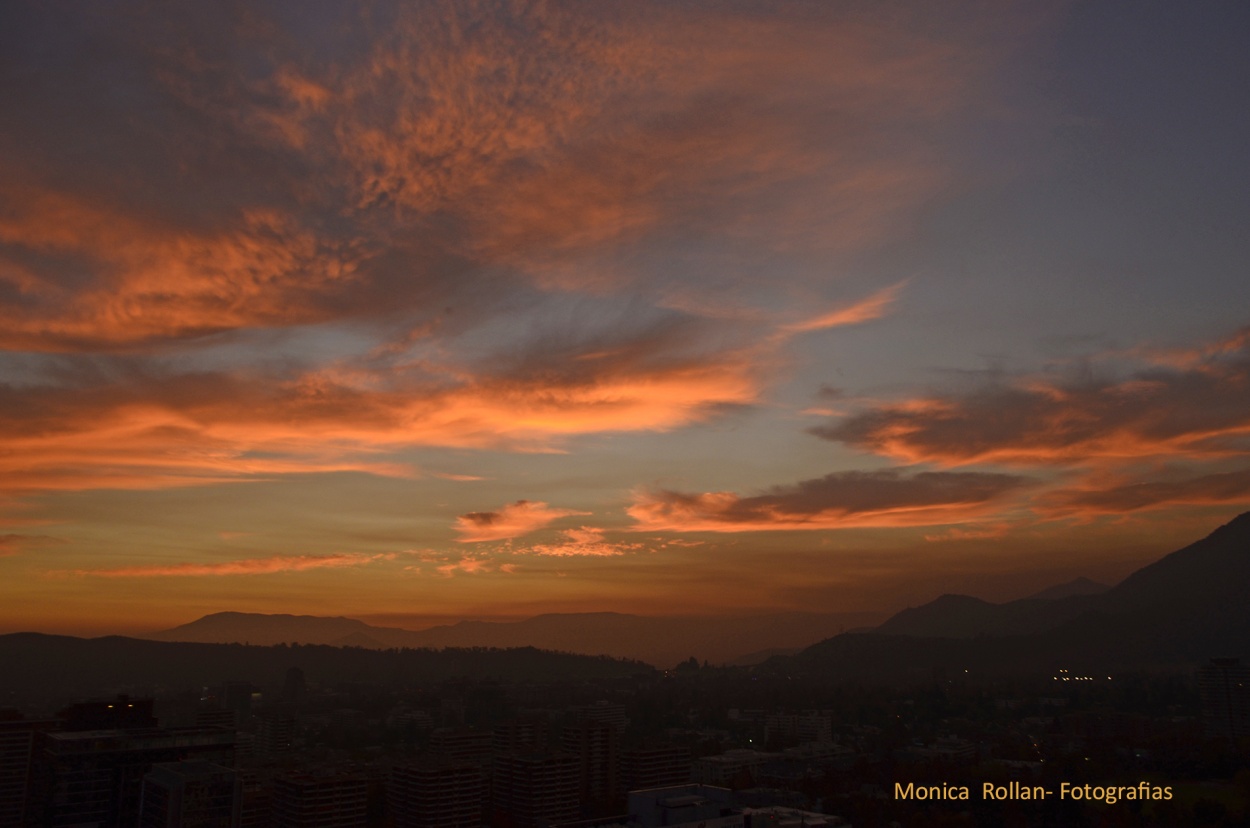 "El cielo de Santiago de Chile" de Monica Rollan