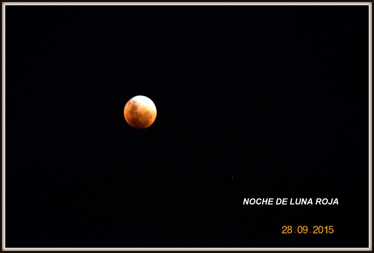 "Luna Roja" de Roberto Cceres