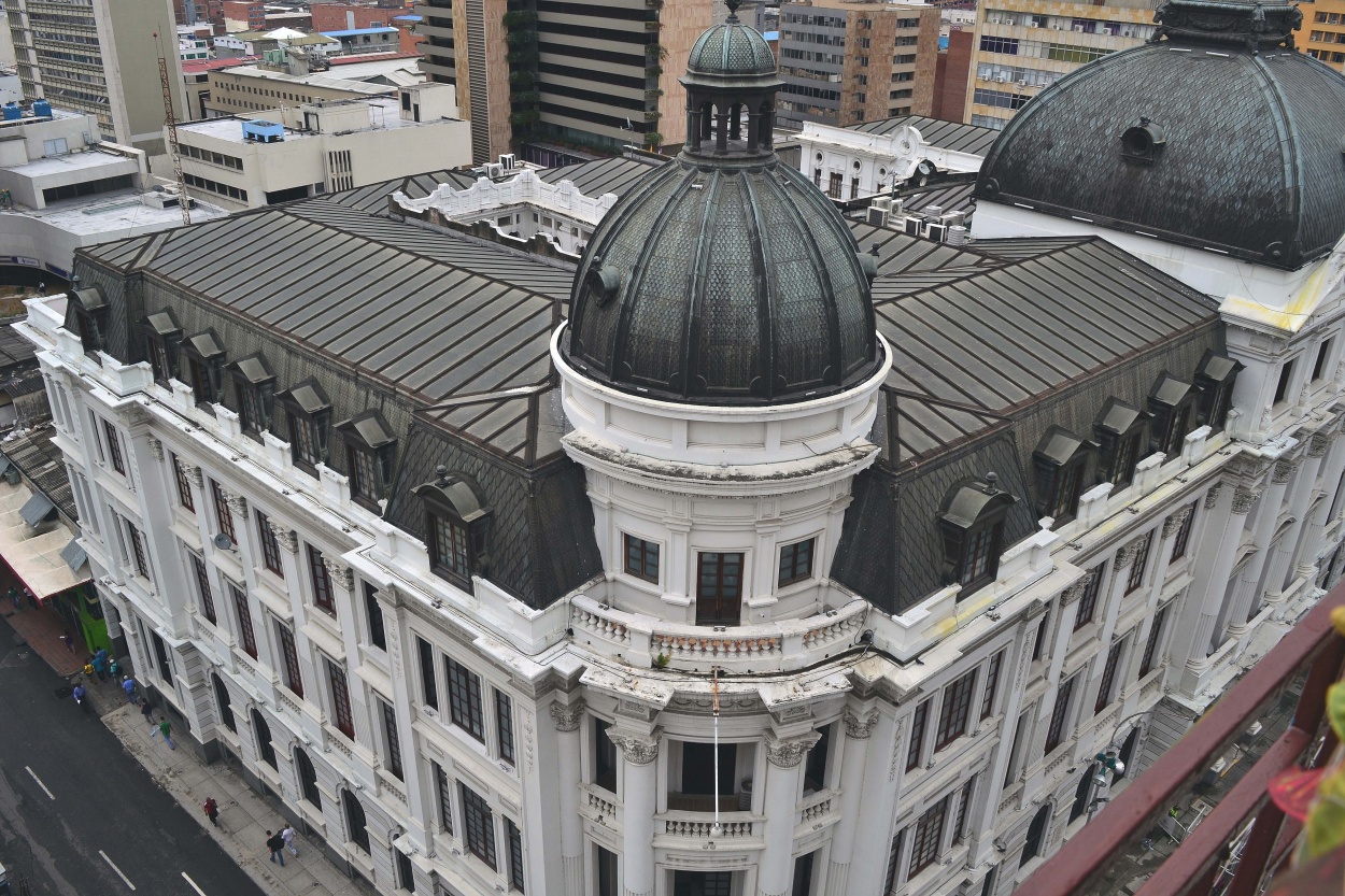 "palacio nacional, en cali colombia" de Carlos Arturo Chavarro Morales