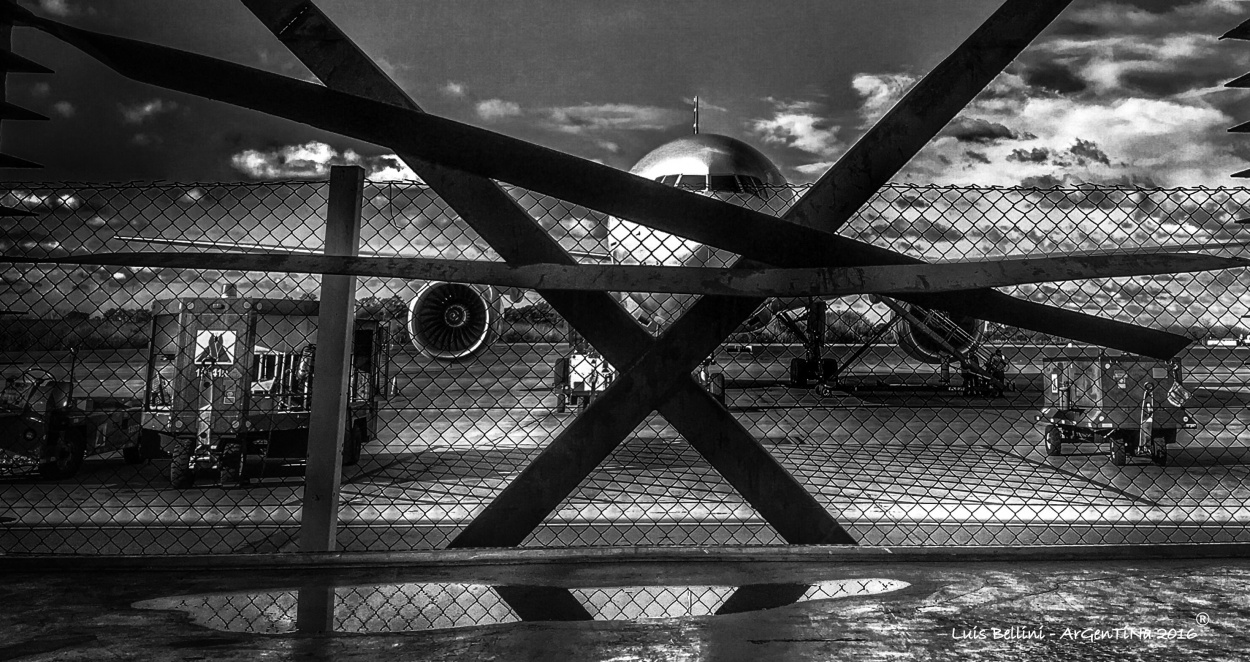 "El Aeropuerto que no Miramos" de Luis Alberto Bellini